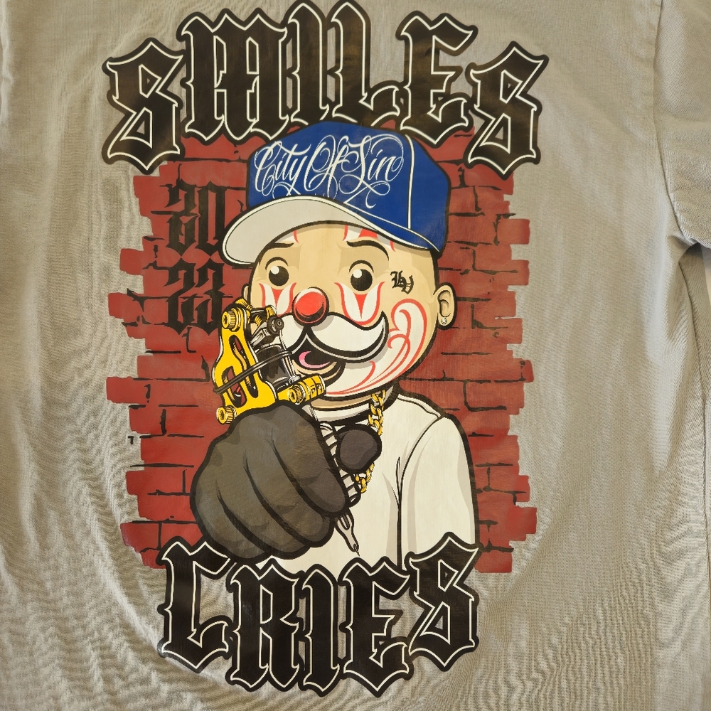 City Of Sin Gray Graphic Tee with Cartoon Design Size S